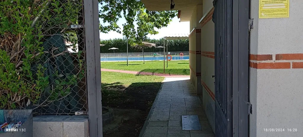 antonio martínez_Bar Las Piscinas_Martín Muñoz de la Dehesa_review