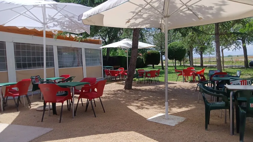 Bar big bang restaurant in Montejo de Arévalo