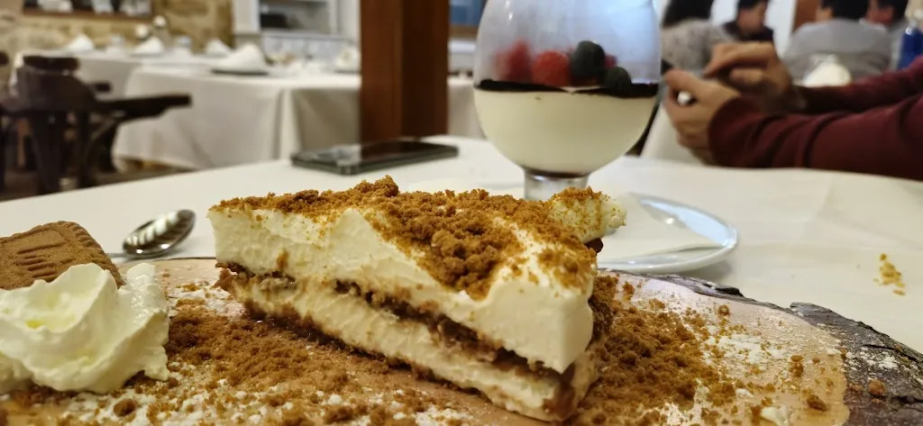 Mercedes Rodriguez_La farola_Orejana_review