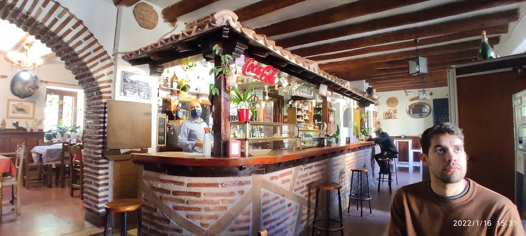 Bar EL BERROCAL restaurant in Ortigosa del Monte