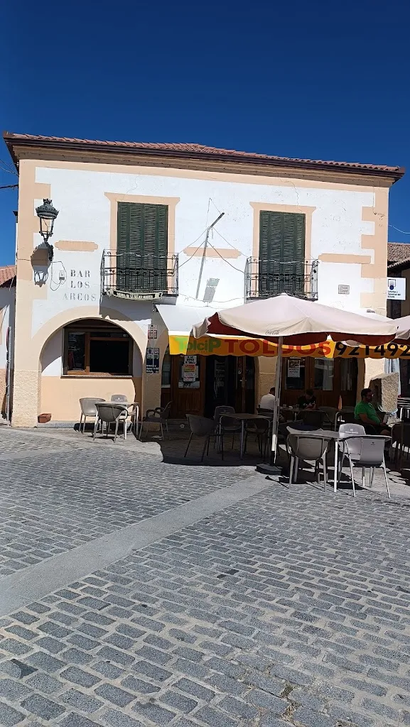 Rafael Doñamayor_Bar Los Arcos_Otero de Herreros_review