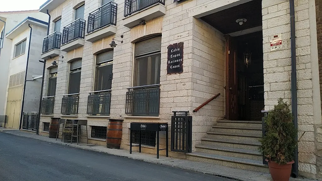 F.J. Nebreda_Bar Los Maribeles_Sacramenia_review