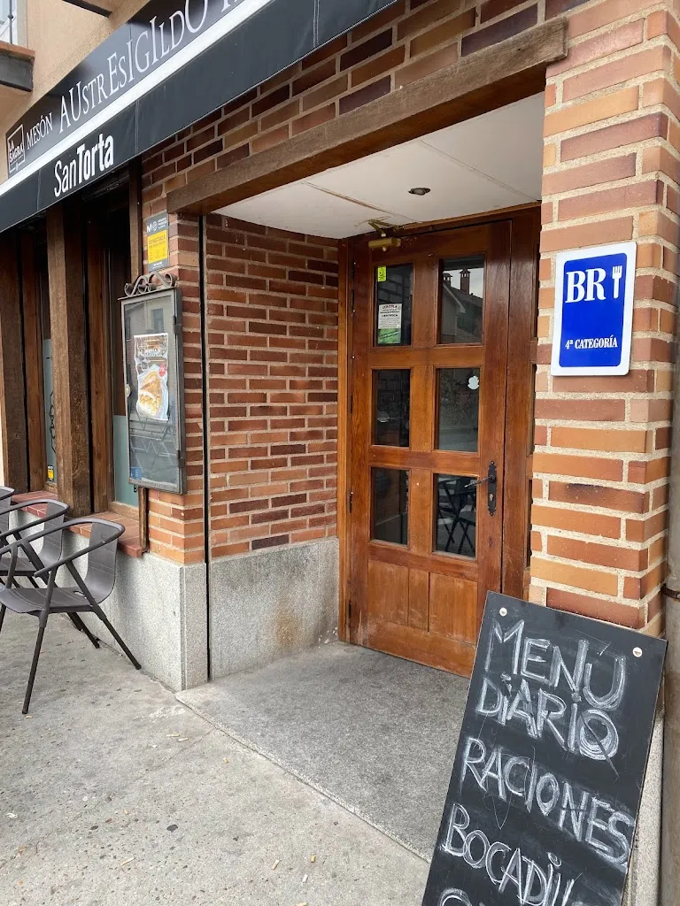 Mesón Austresigildo II restaurant in San Cristóbal de Segovia