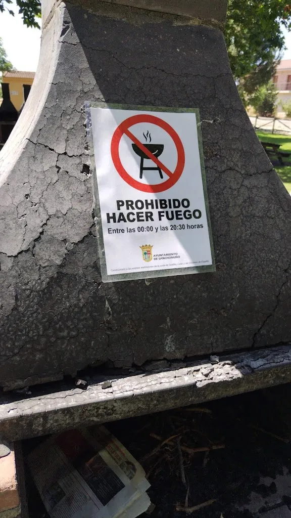 parque de las parrillas restaurant in Sanchonuño