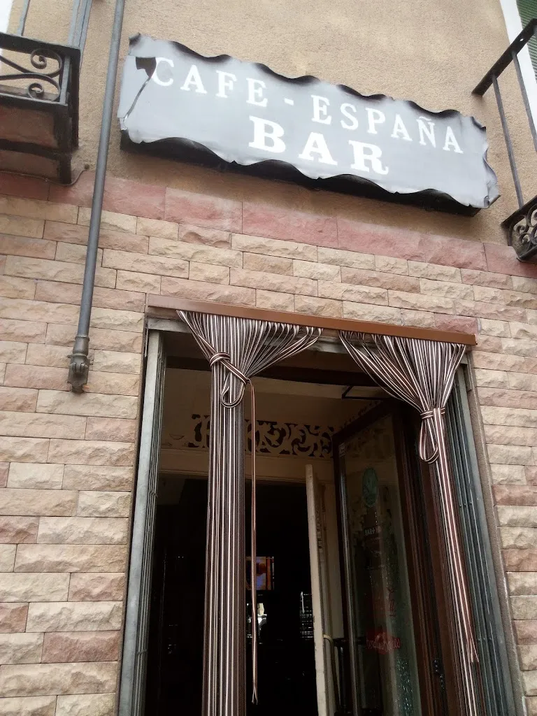 Antonio Valdelvira Martín_Cafe Bar España_Santa María la Real de Nieva_review