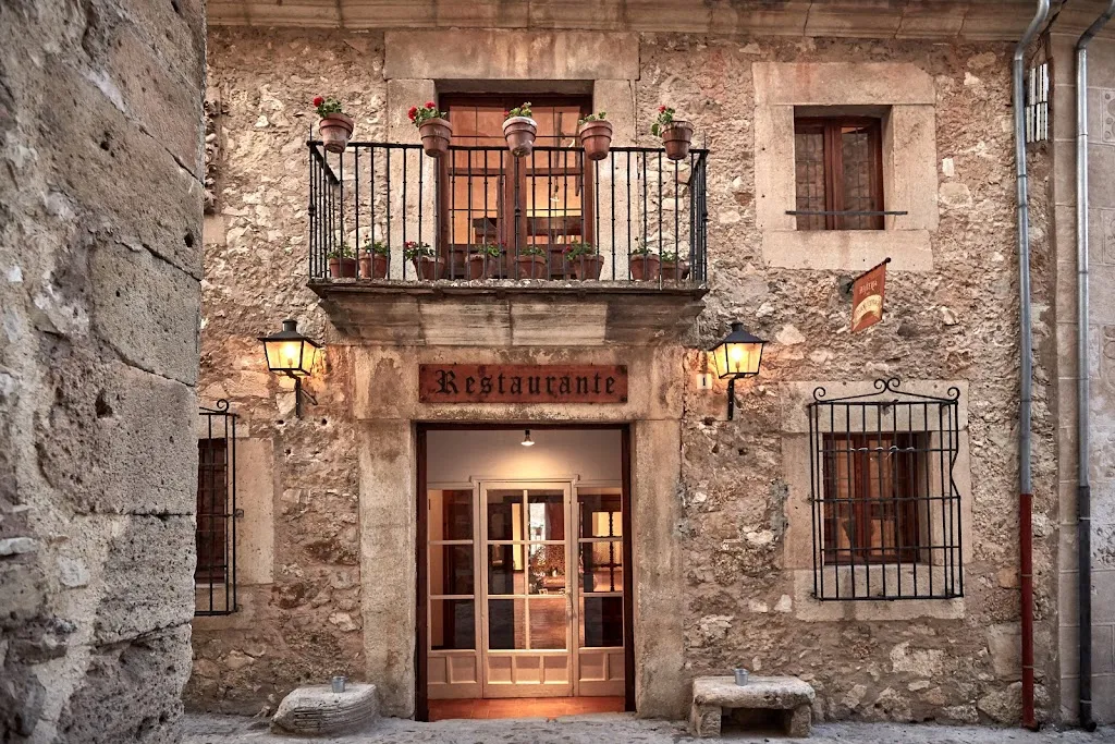 Hostería Pintor Zuloaga_Santiuste de Pedraza_slider_image_3