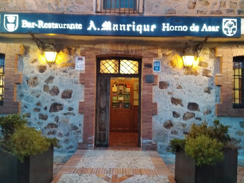Bar-Restaurante Alejandro Manrique Horno de Asar. restaurant in Sotosalbos