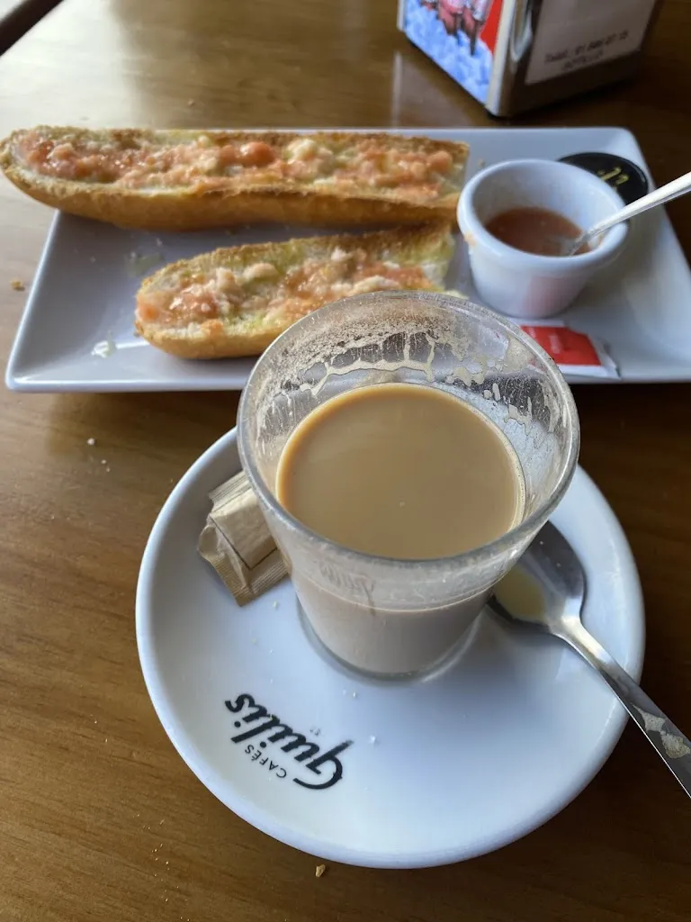 Olga Pino Reino_Bar El Pequeño Luchador C.B._Sotillo_review