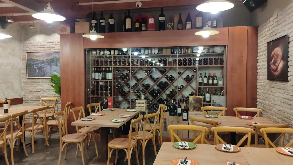 Taberna Entrevinos restaurant in Almería