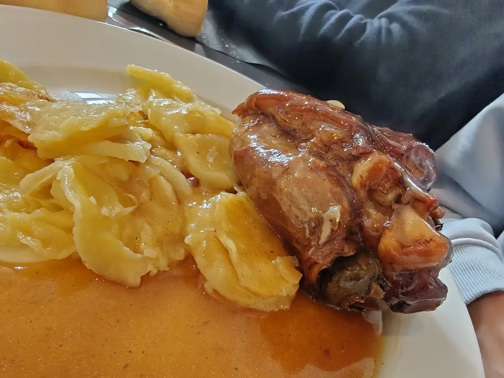 Jonatan Gomez_Restaurante La Taberna_Torrecaballeros_review