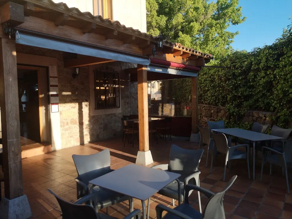 Taberna Los Robles_Torrecaballeros_slider_image_1