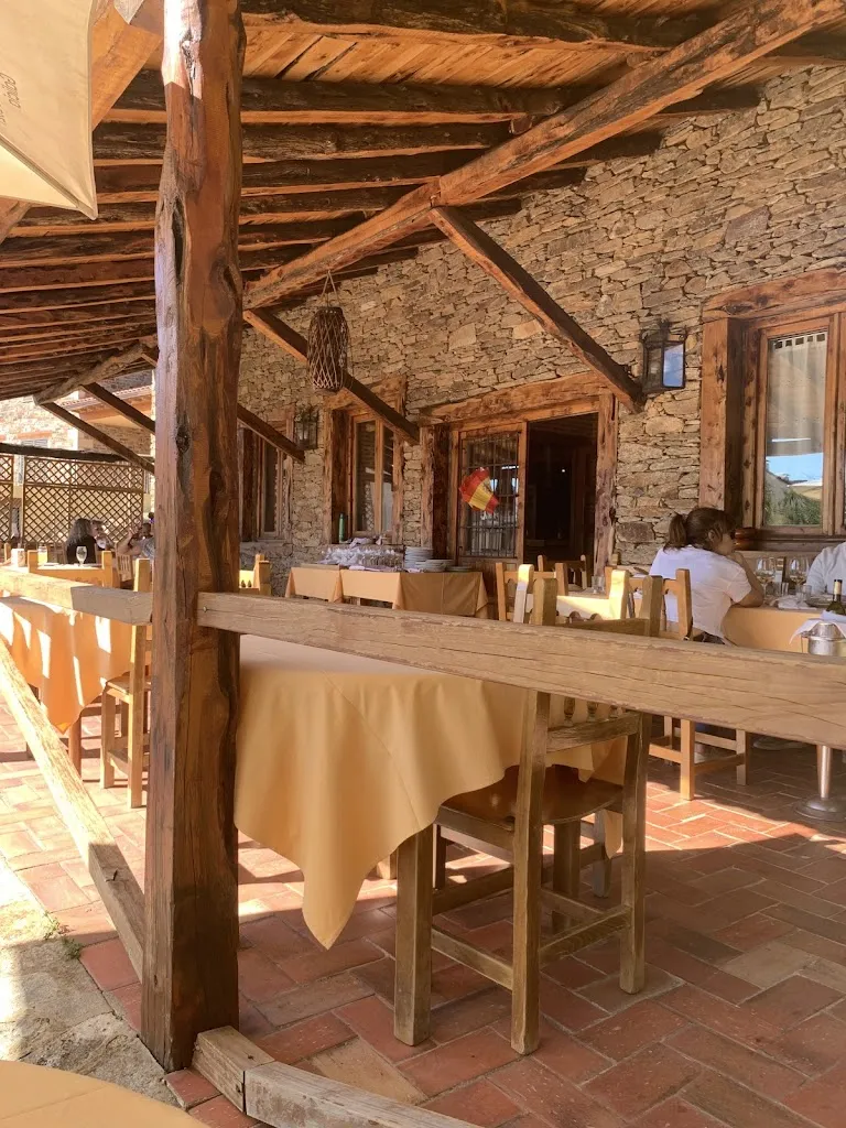 Restaurante Entre Los Naranjos_Torrecaballeros_slider_image_1