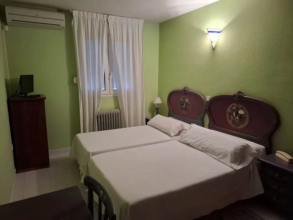 Hostal Burgos_Torrecaballeros_slider_image_2