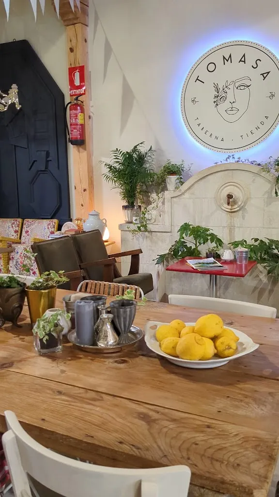 Taberna TOMASA Tienda_Valdeprados_slider_image_2