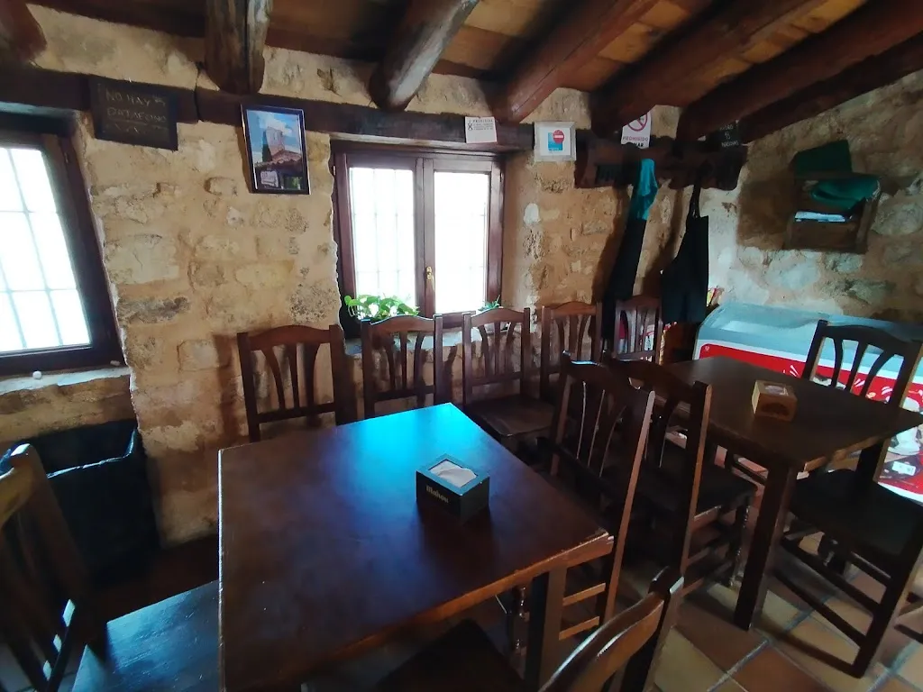 Marco Antonio Anton_Bar del Ayuntamiento_Valdeprados_review