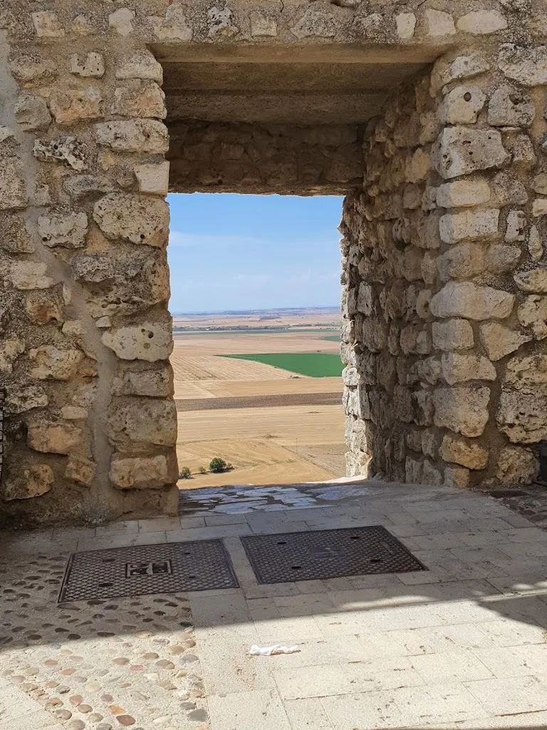 Julio M._Los Lagares_Urueñas_review