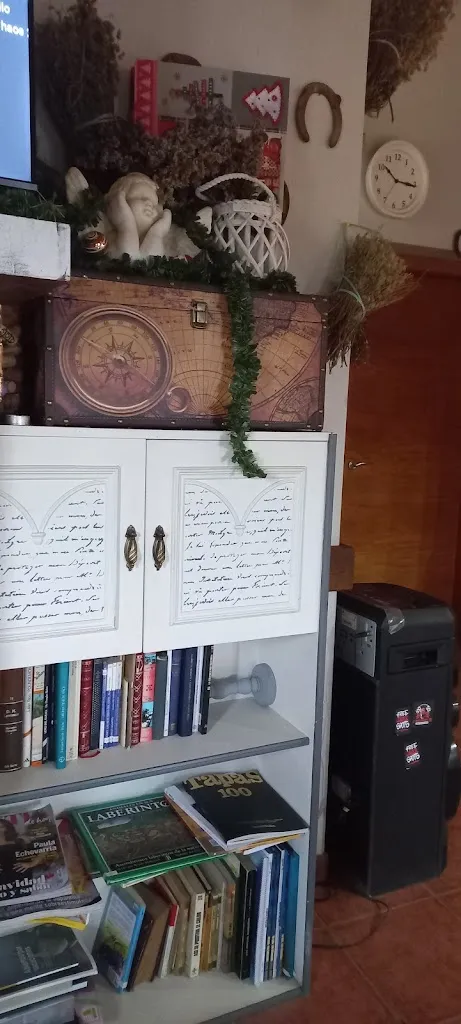 Ana Irala_Centro Social Kanaya_Urueñas_review