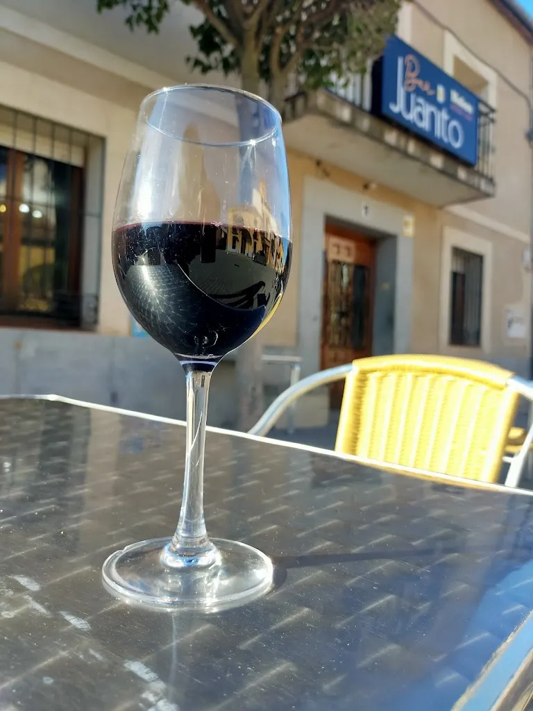 Julian Tica_Bar Juanito_Valverde del Majano_review