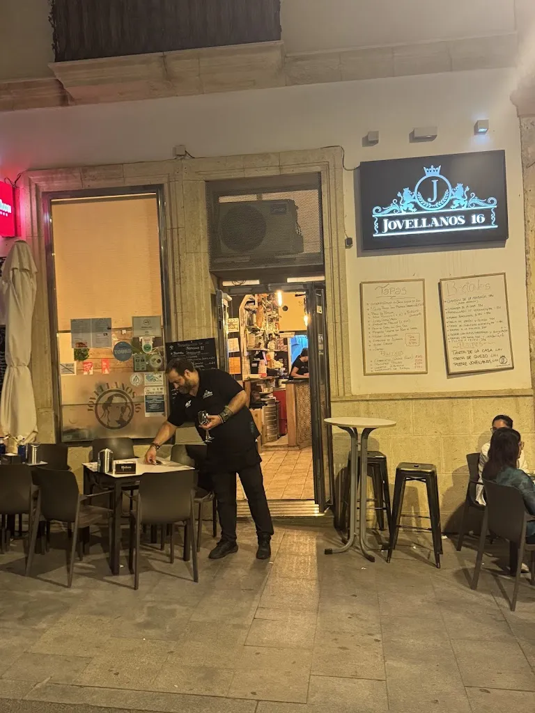 John Barnes_JOVELLANOS 16._Almería_Bewertung