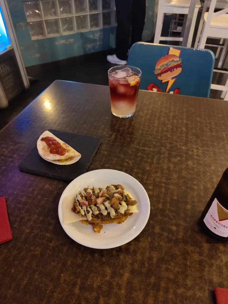 Annika K_L'arrivée Tapas y Mucho Más_Aguadulce_recensione