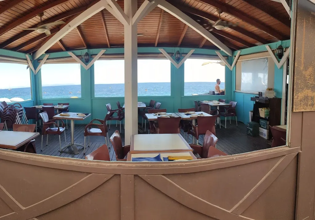 Chiringuito J. Emilio restaurant in Aguadulce