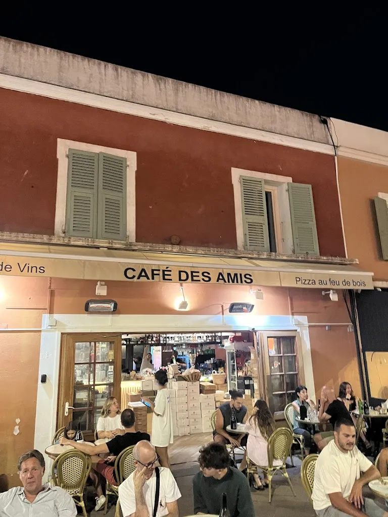 Ryan Dennahardt_Bar Café Des Amis_Aguadulce_review
