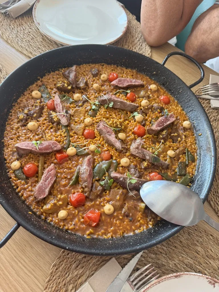 Luisa Gomez_La Bendita Beach Club_Aguadulce_review