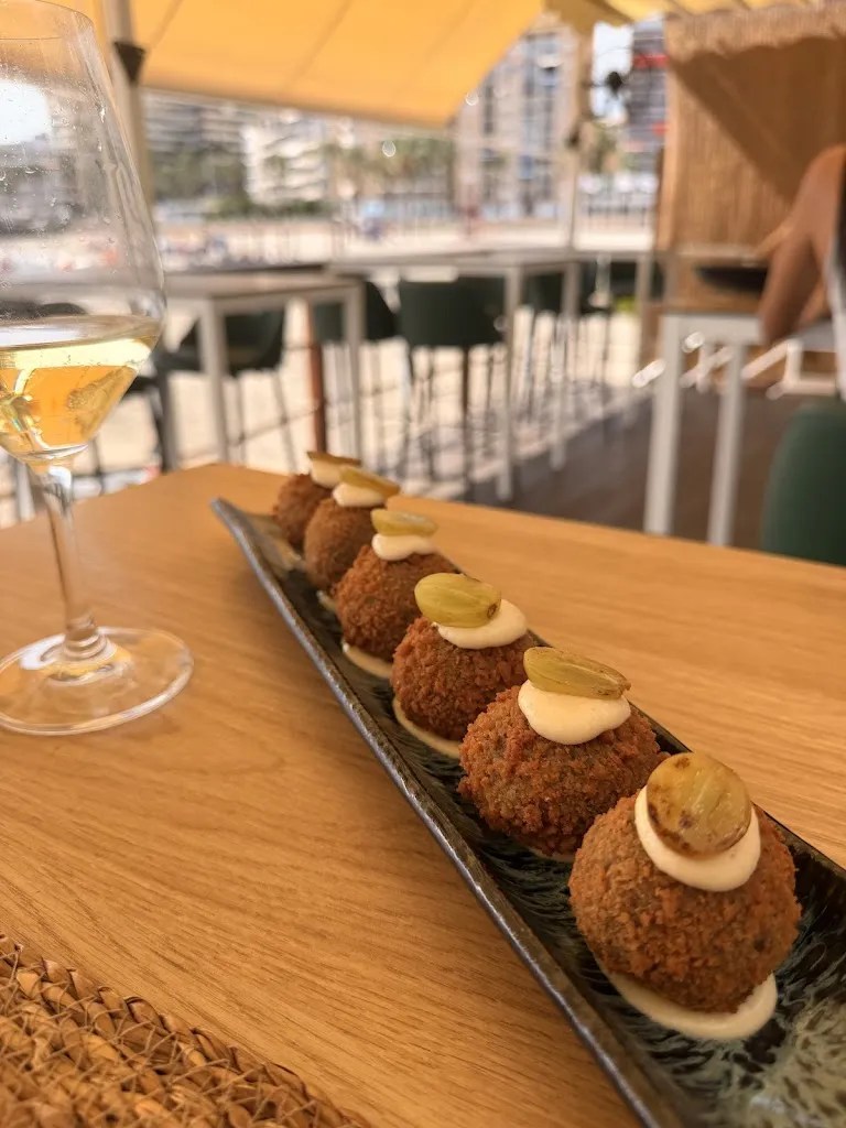 Iman Lopez_La Bendita Beach Club_Aguadulce_review