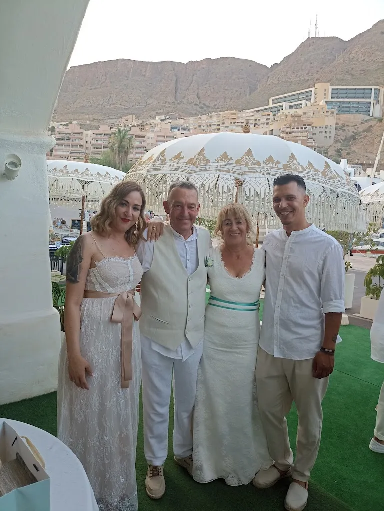 Vanesa M Ufarte Garcia_Mar de Coral_Aguadulce_review