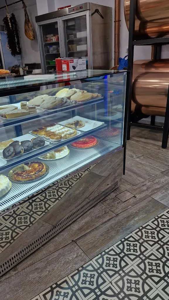 María Amor Navarro Romero_El bodegón de Felipe_Alcalá del Río_review