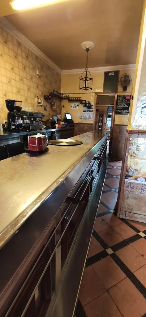 Philippe Robert_Bar Antonino_Almadén de la Plata_review