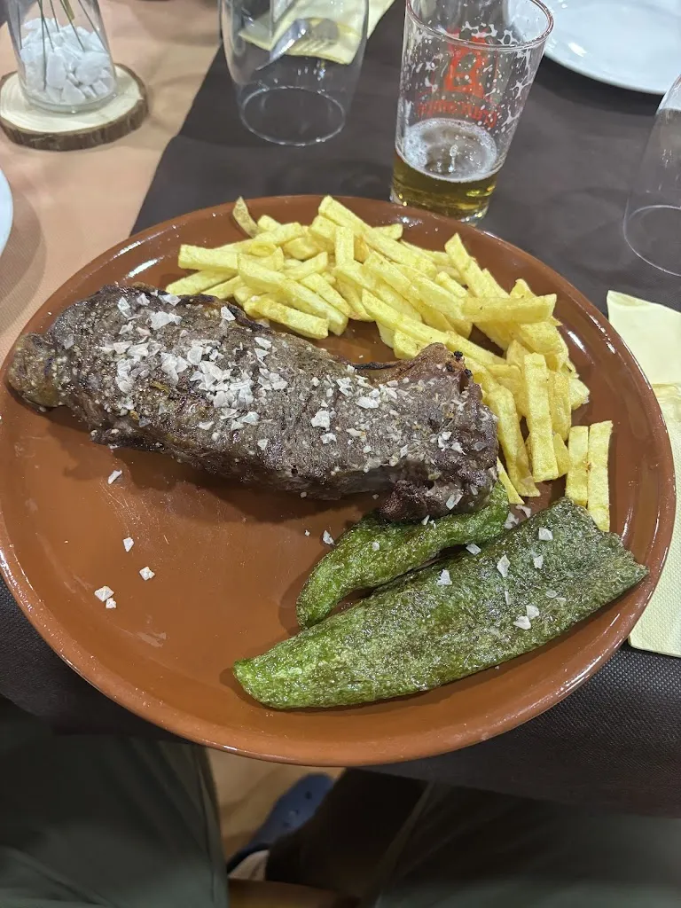 Luke N_Bar Las Hermanas_Almadén de la Plata_review