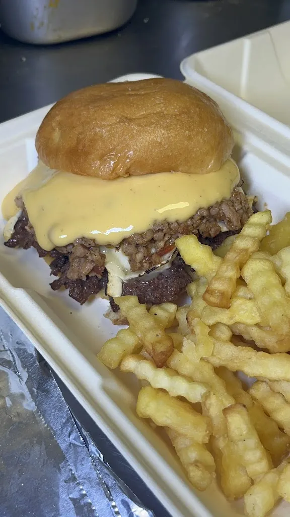 Lucky's burger_Algaba La_slider_image_3