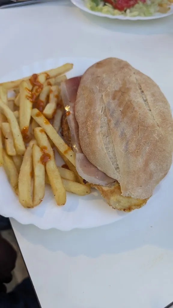 Patri Seoane_Bar Los Caracoles La Algaba_Algaba La_review