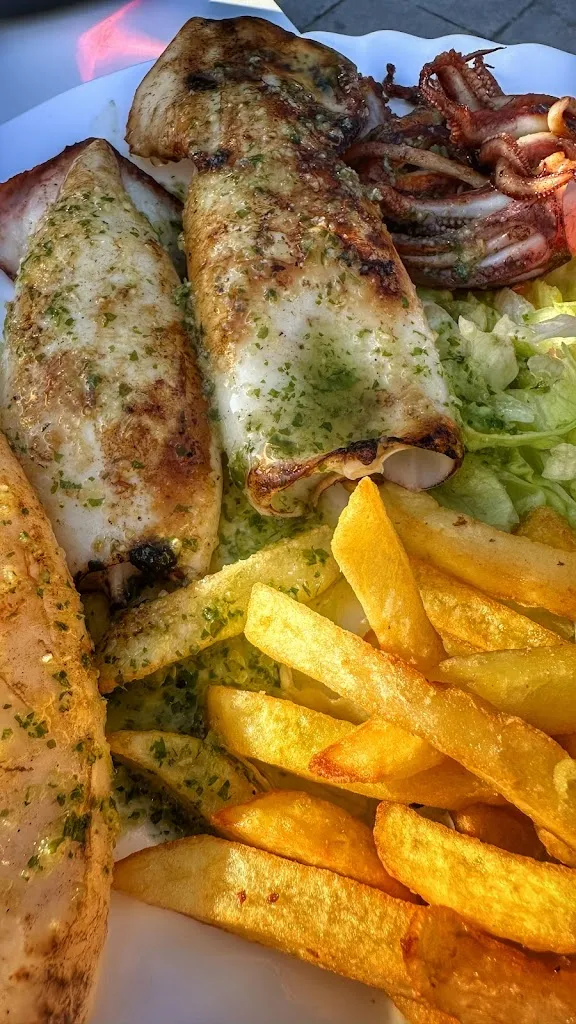 Isabel GM_Bar Los Caracoles La Algaba_Algaba La_review