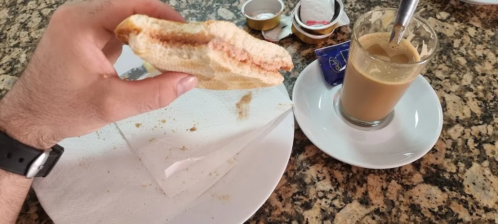 Jose A. Gonzlez Lozno_Pub El Momento_Algaba La_review