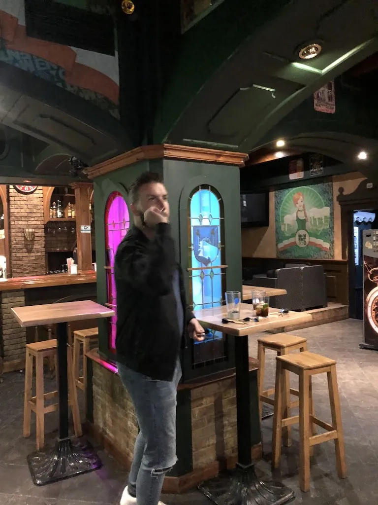 Alvaro Sotillo_Pub El Momento_Algaba La_review