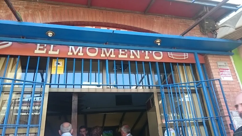 Pub El Momento restaurant in Algaba La