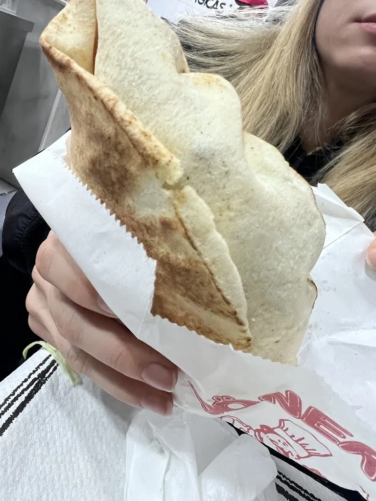 Hugo Tirori_Kebab La Esquina_Algaba La_review