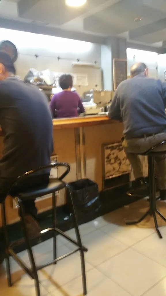 Grace Chacon Leon_Cafeteria Algaba_Algaba La_review