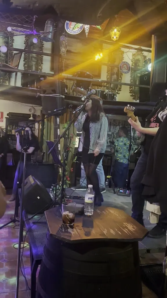 David Robledo Trueno0fachonOelquemejorbaila_Bar La Atarazana 1920_Almensilla_review