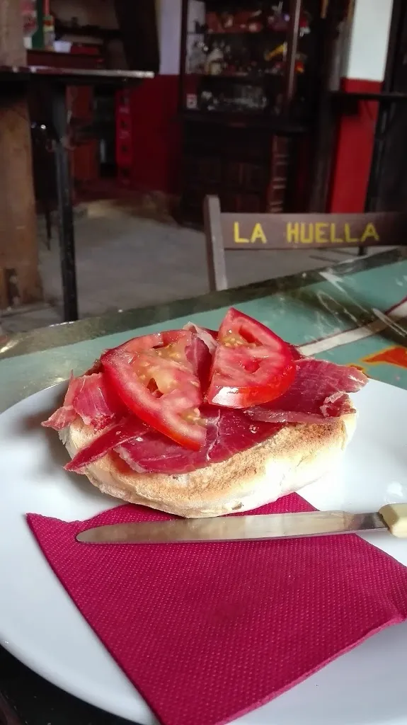 Gloria Alexandra Trujillo Tugues_Bar Taberna La Huella_Almensilla_review