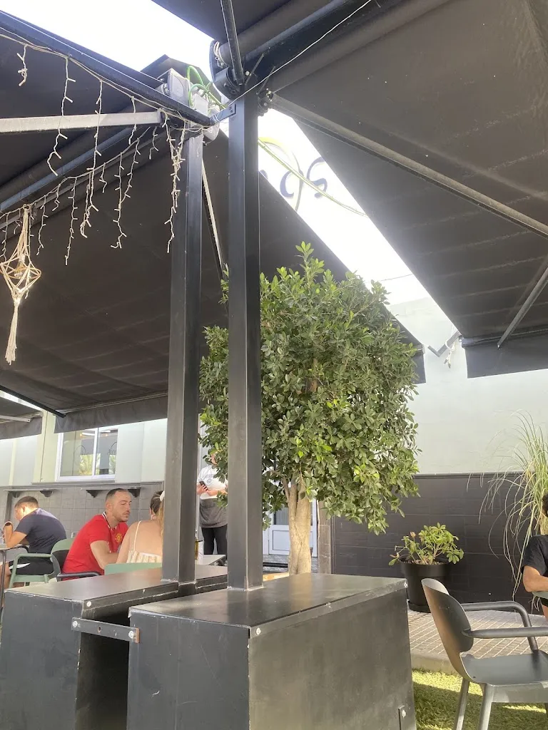 Favio Roberto Pineda Duarte_Angelo_Arahal_review