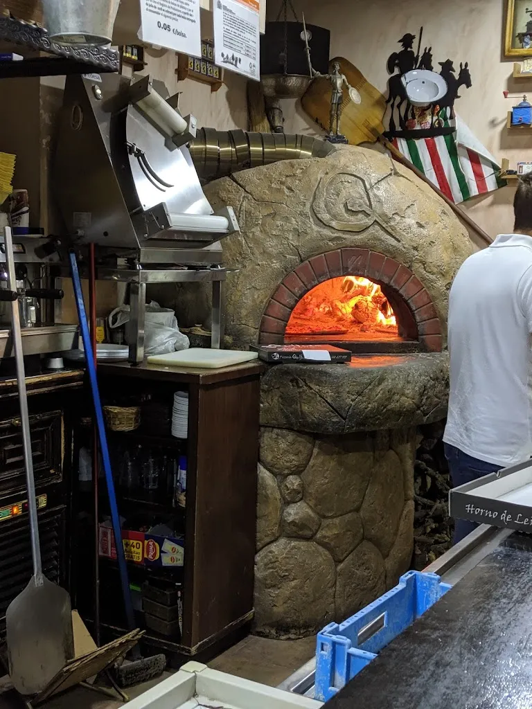 Pizzas Quijote restaurant in Arahal