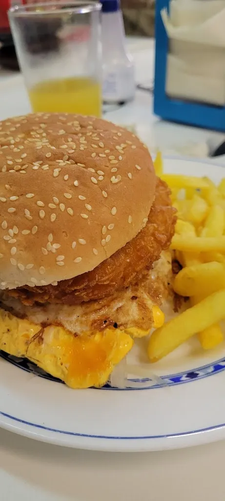 Tashana Fustino_Javi’s Bar_Arahal_review