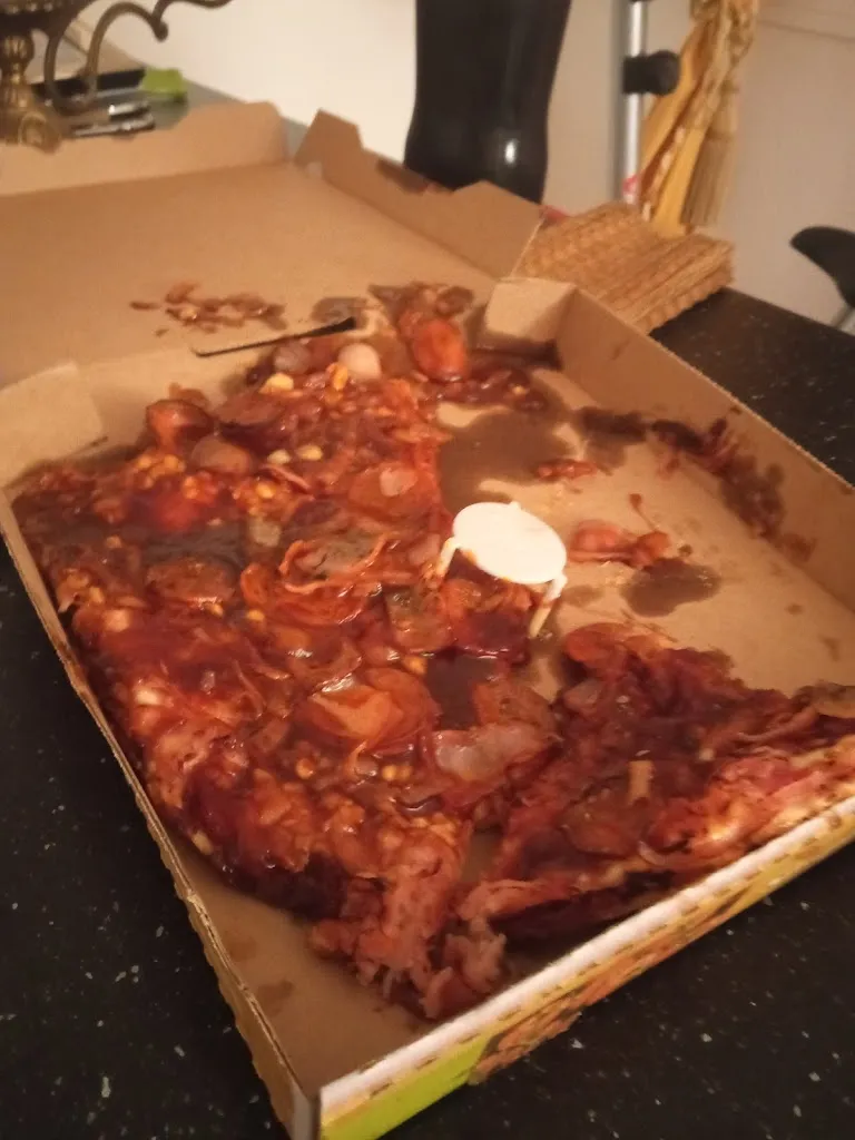 Madelyn Casanova_Pizzería M. Carlos_Benacazón_review