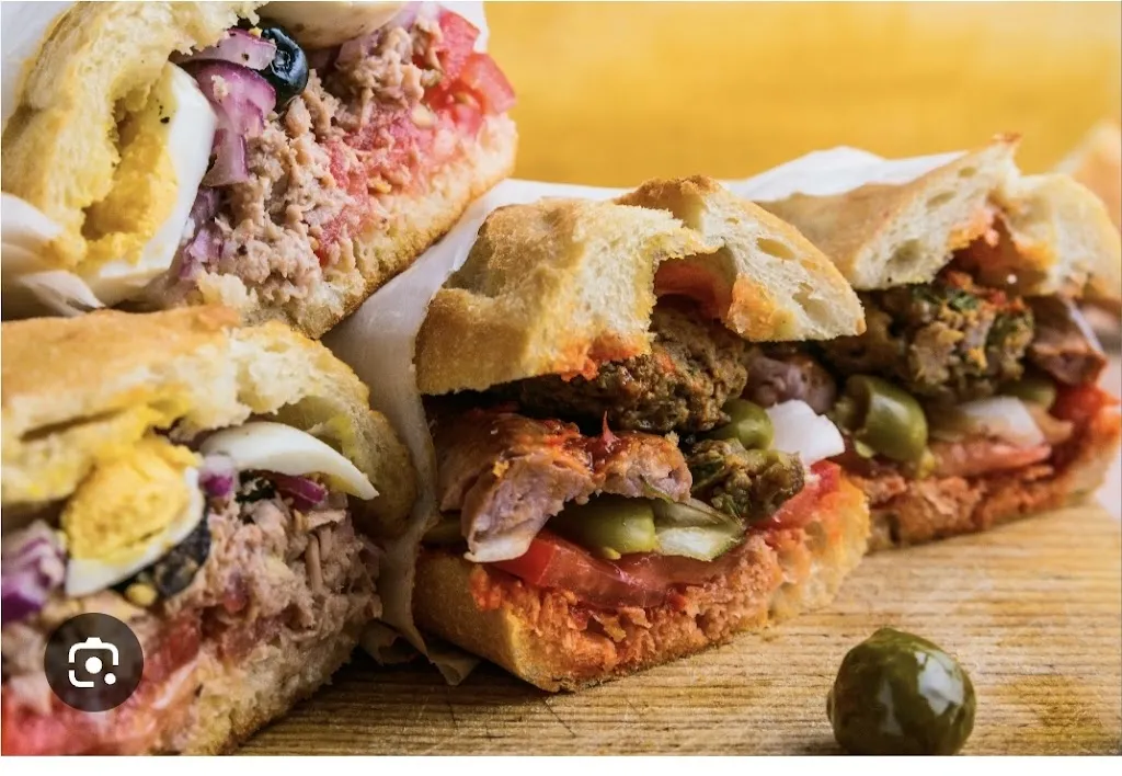 Rincón Albaraka restaurant in Brenes