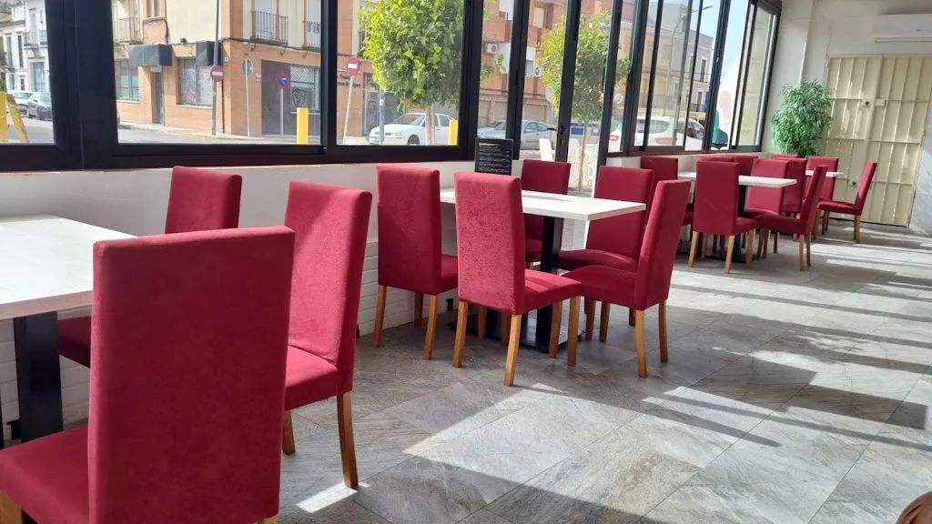 Locomotora Restaurant&Grill restaurant in Brenes