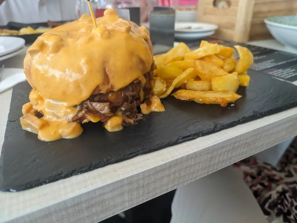 Locomotora Restaurant&Grill_Brenes_slider_image_3