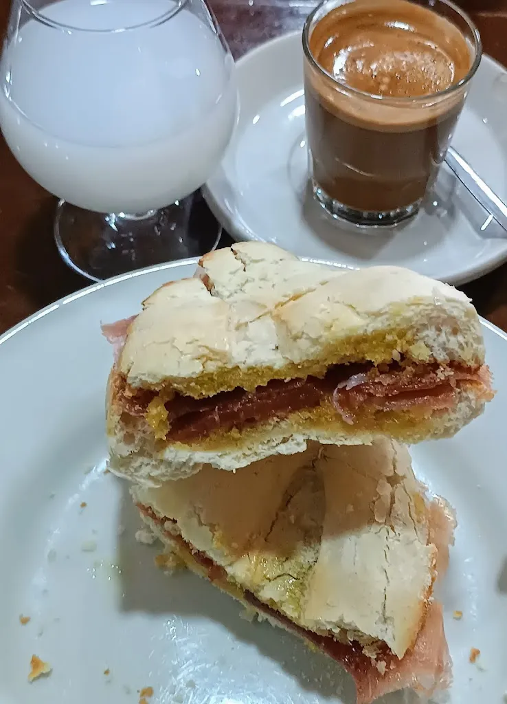 El bar del chato_Brenes_slider_image_2